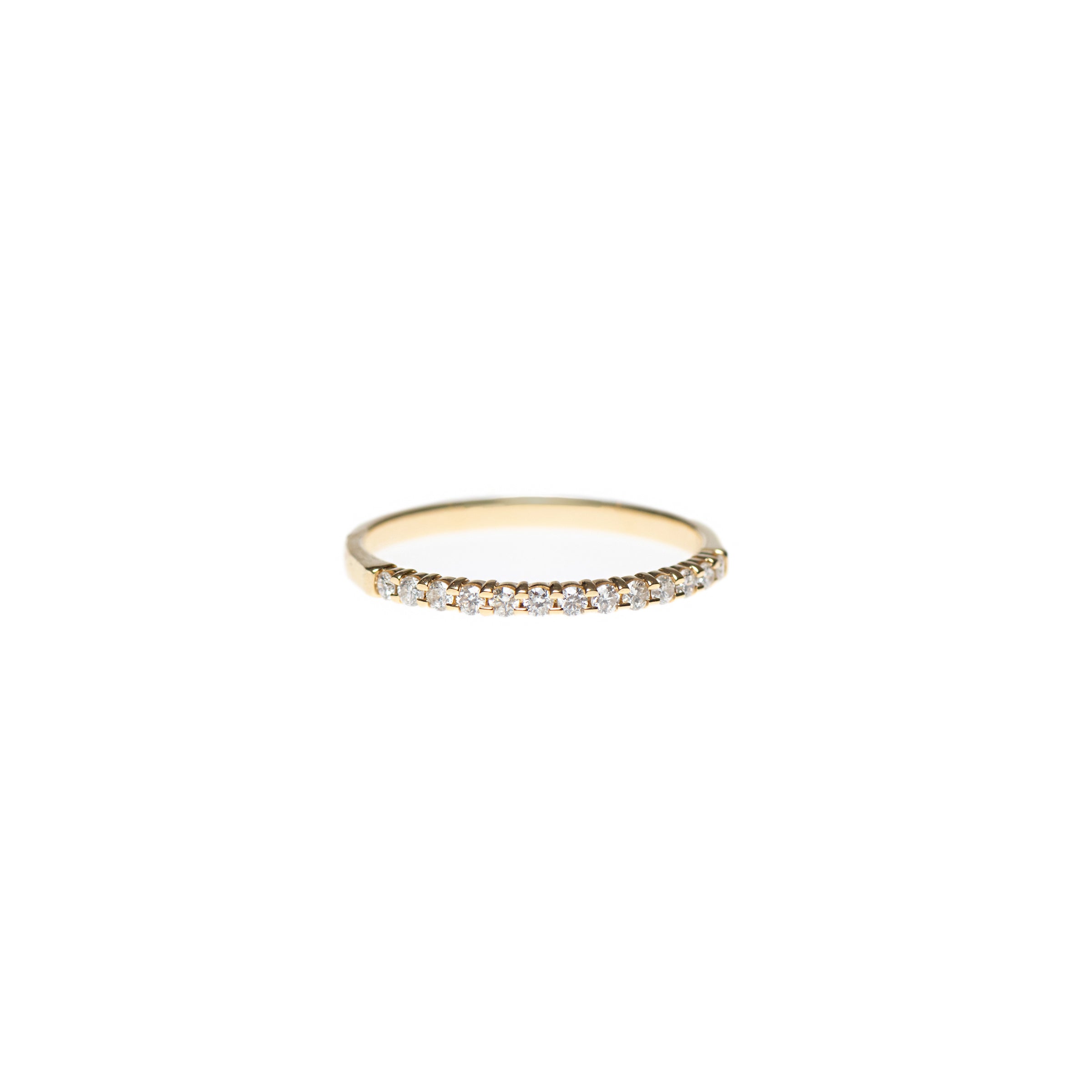 14K Gold Studded Ring – A Statement of Luxury and Elegance
